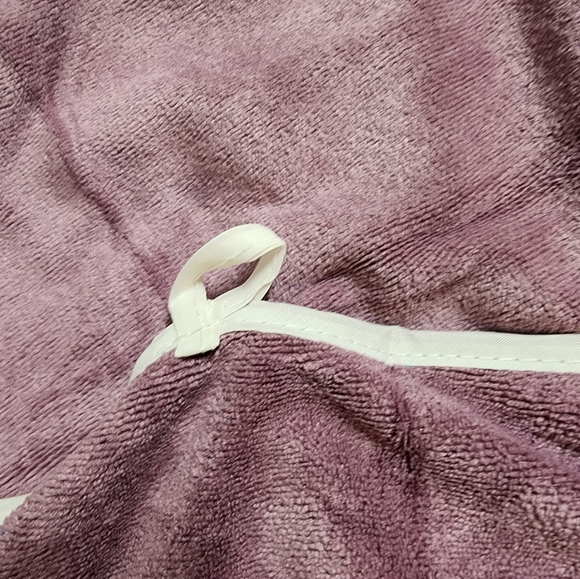 LV Towel Set NWT - Picture 4 of 12